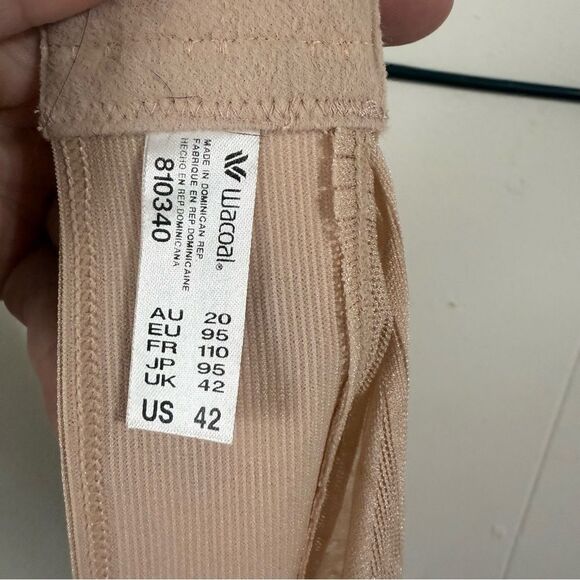 Wacoal Cream Lace Bra with Full Coverage and Wide Straps - Picture 3 of 4